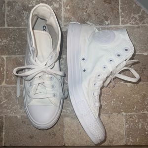 High top Monochromatic Converse Women’s 8.5 (fits like 9) like new!